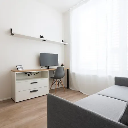 Mozart, Free Onsite Parking, Air Conditioning, 1gbs Wifi Прага