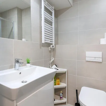 Mozart, Free Onsite Parking, Air Conditioning, 1gbs Wifi *